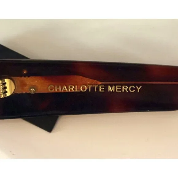 Charlotte Mercy Hensen Sunglasses in Tort - bibarnabloc.cat display picture 3